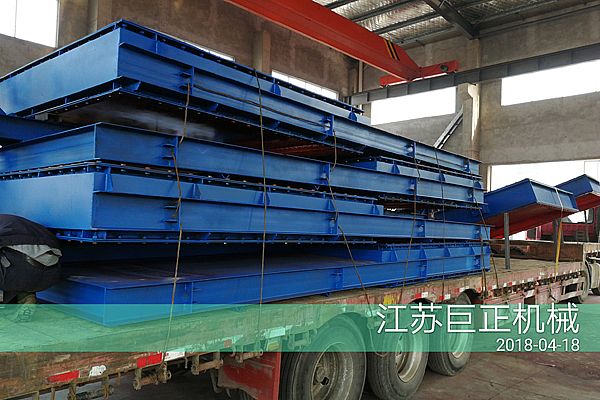 擋板門現場發貨裝車，待發往河北