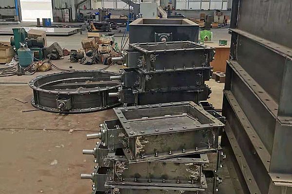 制作中的半成品擋板門，快來瞧一瞧