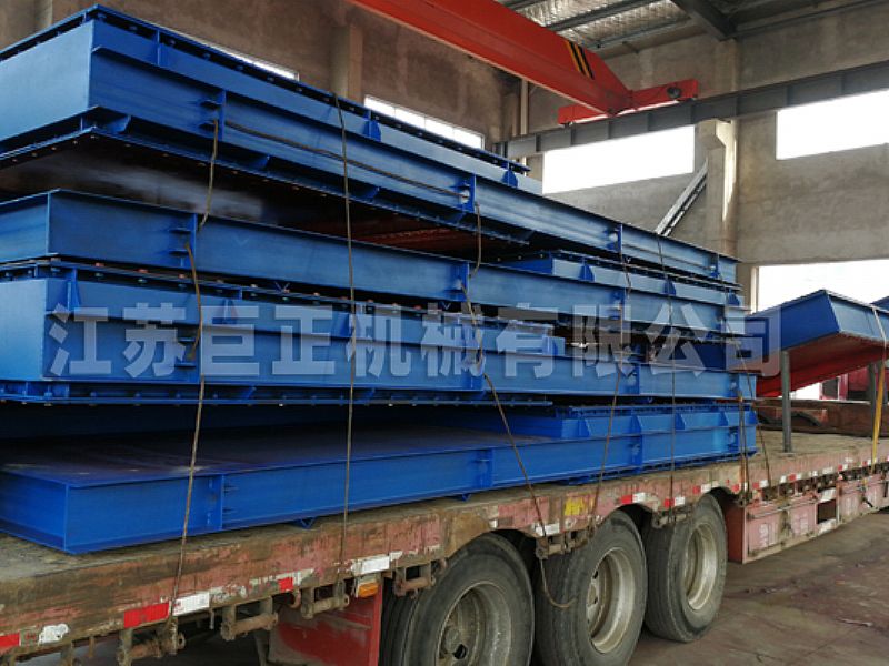 巨正機械公司一批擋板門驗收合格，整裝待發了